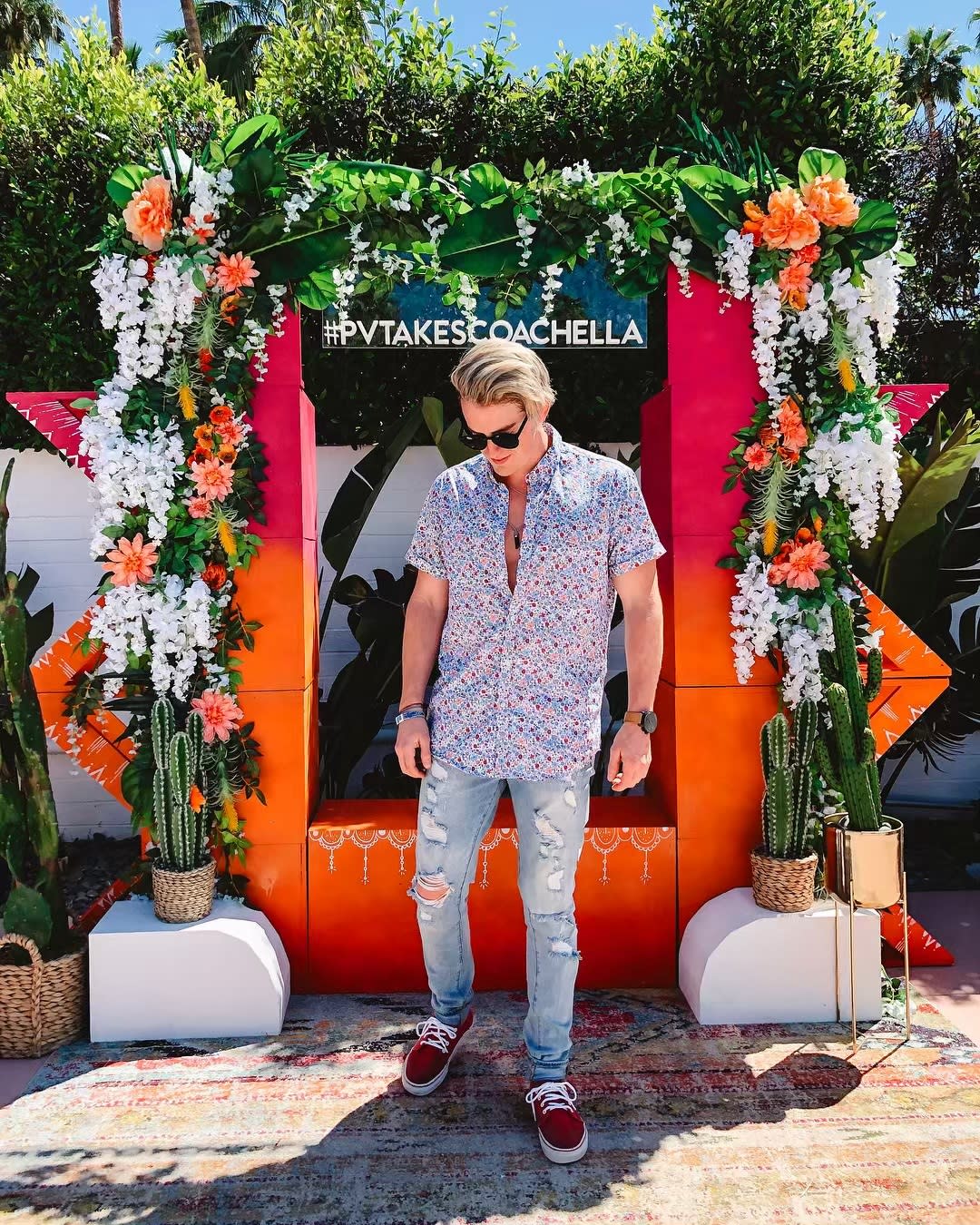 Flowy Top and Distressed Jeans Coachella Outfits Men -dyluxe