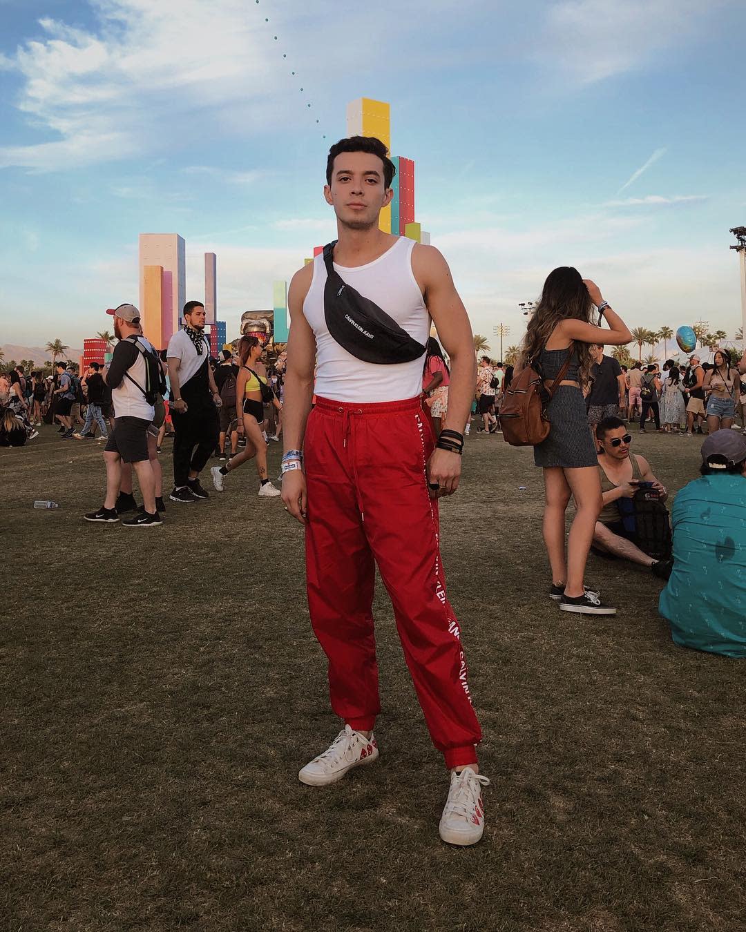 Sleeveless Tops and Pants Coachella Outfits Men -maurorja